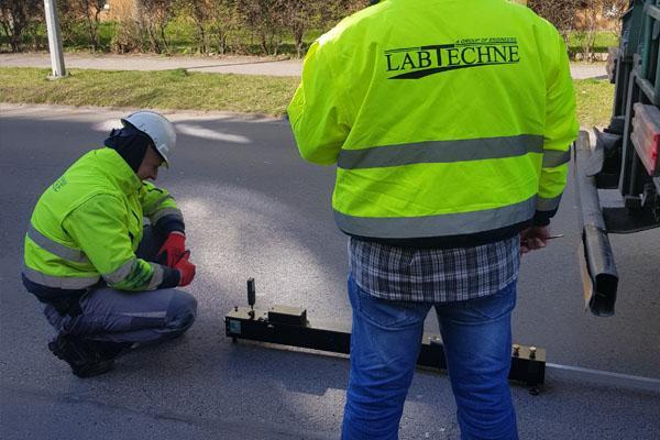 Pracownicy wykonujący badanie masy 1